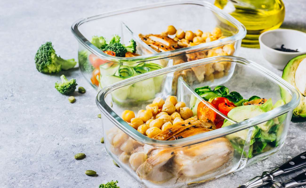 Meal Prep glass Containers with food