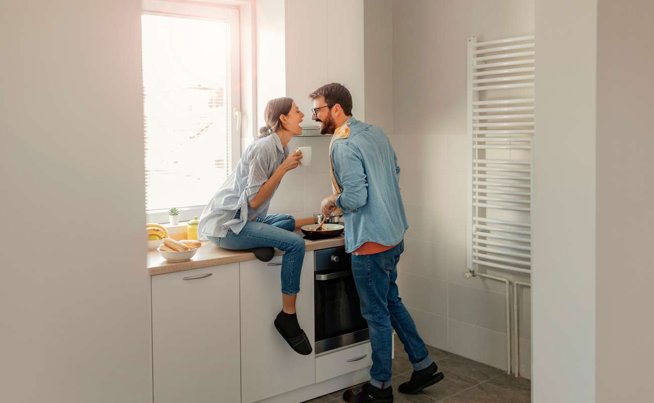 couple cooking together to improve healthy relationship