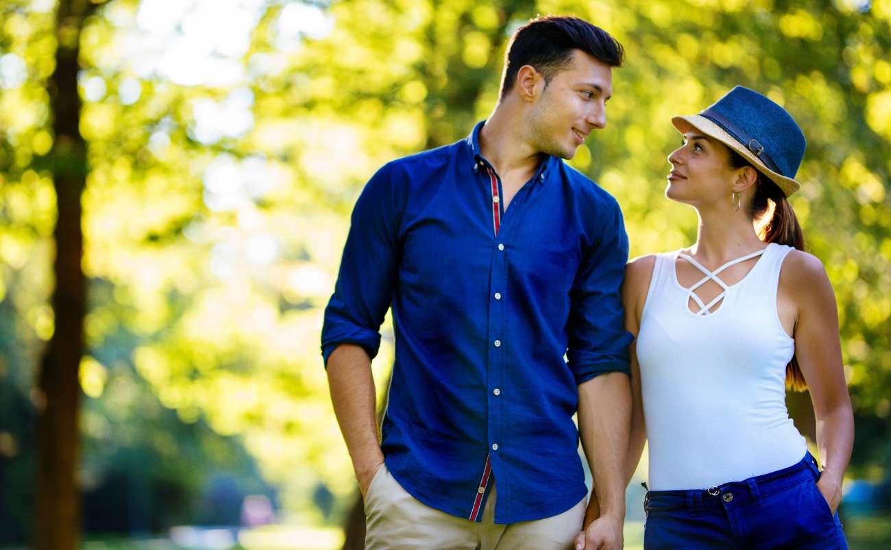 couple going on dating to build a healthy relationship