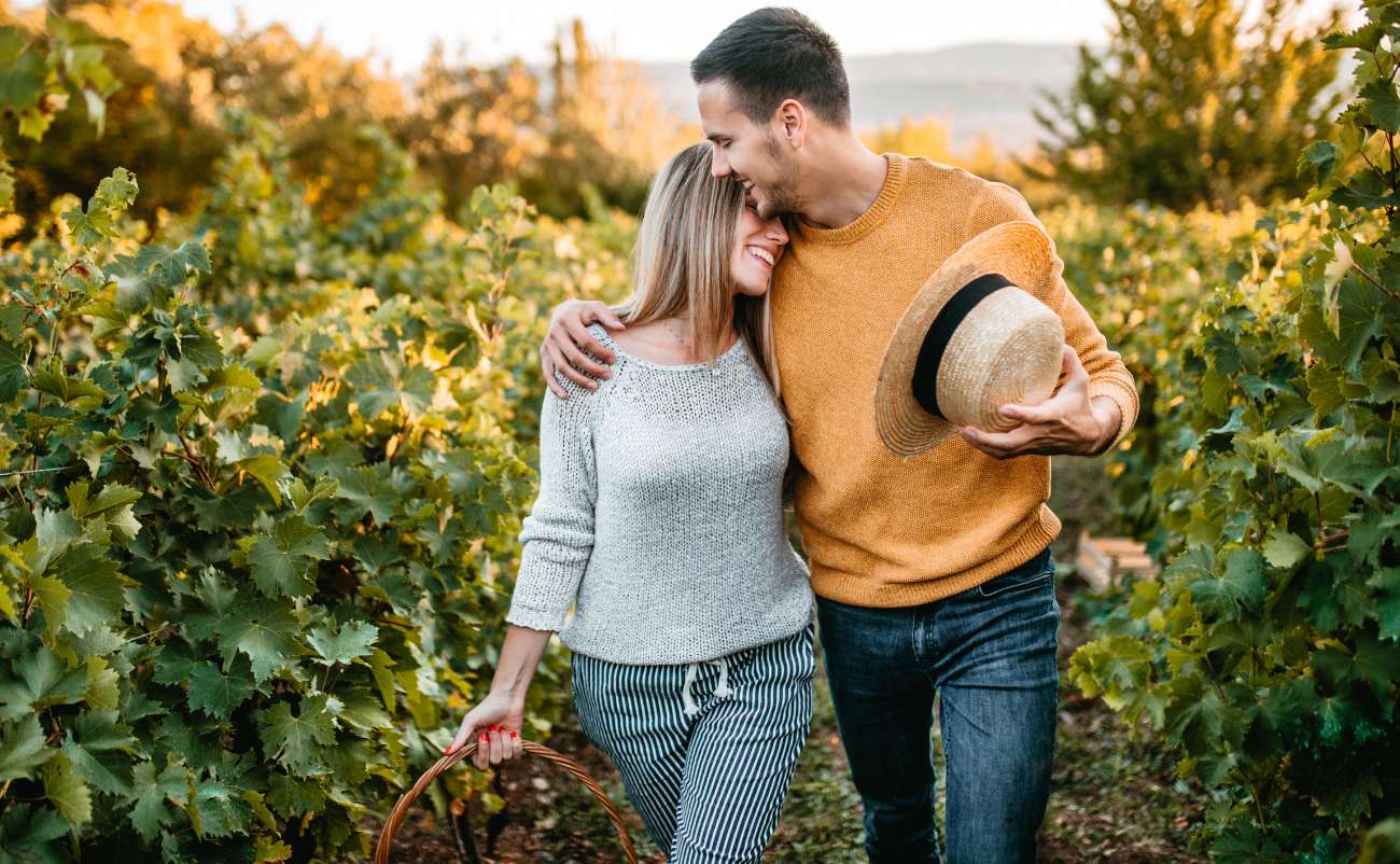 couple spend time in farm to build a healthy relationship