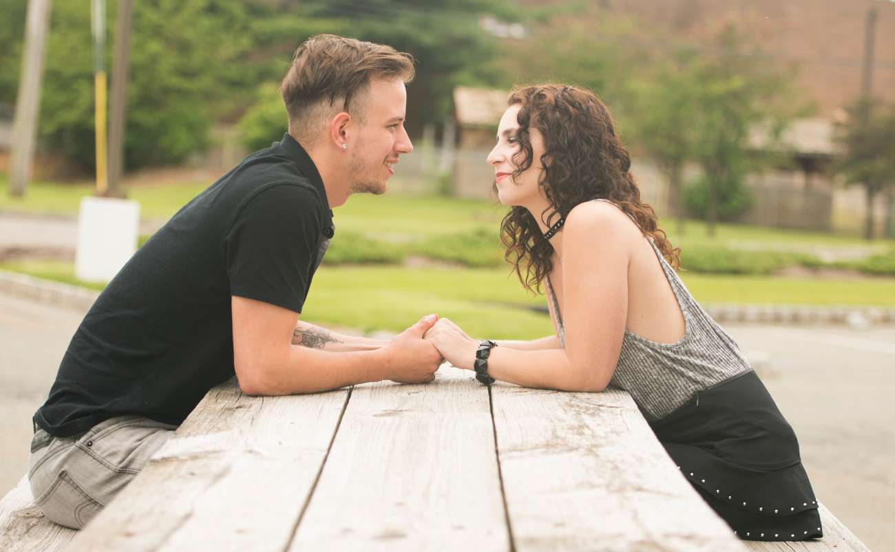 couple spend time in the park to build a healthy relationship