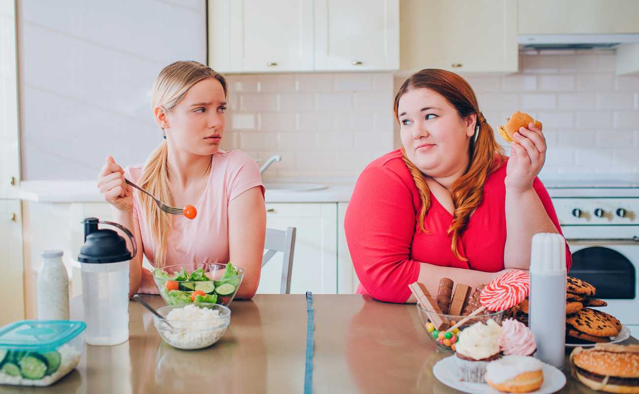 two girl trying different meal to check anorexia effect