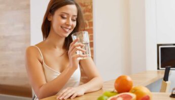 woman drinking healthy drinks for a healthy lifestyle