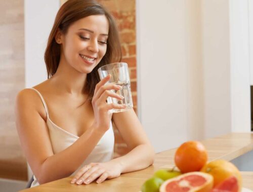 woman drinking healthy drinks for a healthy lifestyle